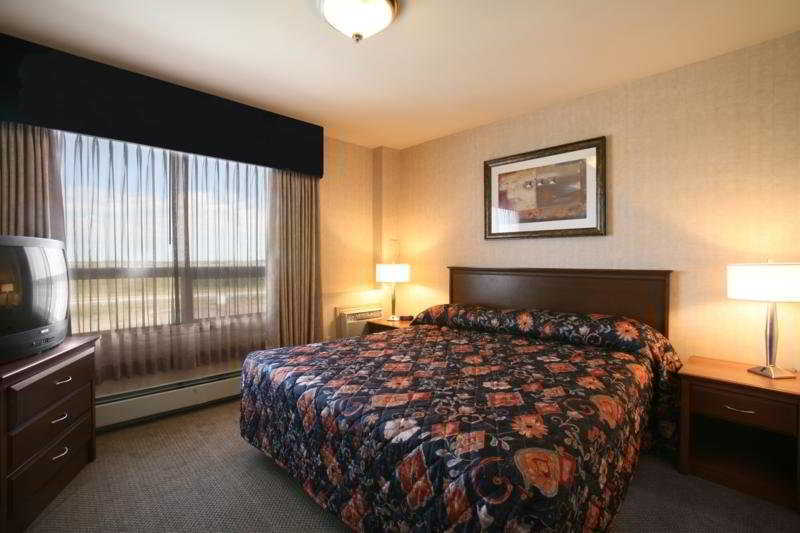 Sandman Hotel Calgary Airport Room photo